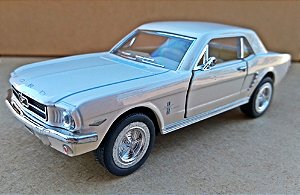 Ford Mustang 1964 Bege - Escala 1/36 - 12 CM