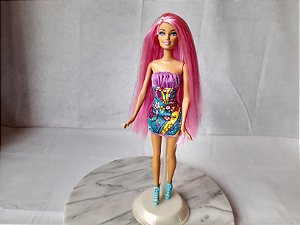 Boneca Barbie hairstastic Rosa mecha prateada, usada