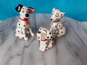 Miniatura de vinil estática Disney  de 3 Dálmatas, sendo 2 adultos da Bullyland 6 e 7 cm de altura e filhote de 4,5 cm do desenho 101 Dálmatas de