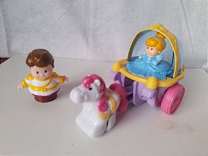 Boneco príncipe e carruagem da Cinderela Little people