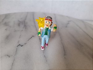 Mini boneco de vinil Ash com picachu no ombro , Pokemon, Nintendo.  4 cm