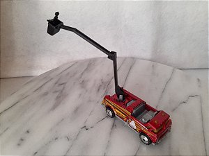 Miniatura de metal Matchbox 2001 bucket firetruck, caminhão de bombeiro