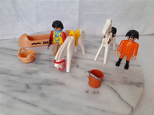 Playmobil Geobra anos 70.Argentina; bonecos, cavalos, barco, balde,