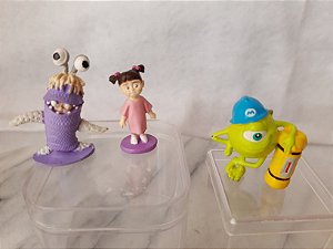Miniatura Disney Pixar da Boo de vestido rosa 3 cm ; Boo fantasiada de monstro  4 cm e Mike Wazawsky 4cm do Monstros SA 3cm de altura