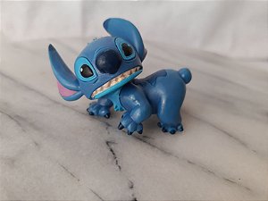 Miniatura de vinil Disney de Stitch com 4 patas no chao 6 cm comprimento