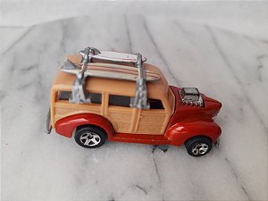 Miniatura de metal Hot  Wheels  1979 de Ford Woody Wagon dos anos 40