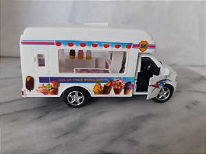 Food truck de sorvete, cabine de metal carroceria de  plástico, com tração, portas que abrem , 13 cm, marca Kinsfun