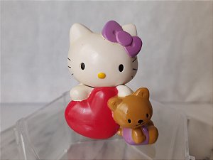 Miniatura de vinil  sólido Hello kitty segurando coração vermelho e teddy bear   - Sanrio Nakajima USA 2005-  6,5 cm