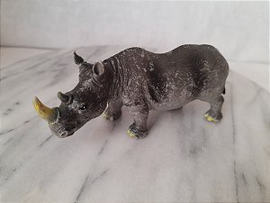 Miniatura de vinil  de Rinoceronte marca Toy Major Trading 2007 - 15 cm.comprimento