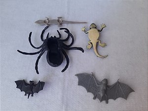 Miniatura de borracha e vinil.de aranha 9 cm, morcegos 11 cm e 6,5 cm de envergadura e répteis 9 e 11 cm de comprimento
