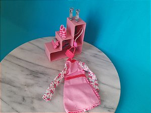 Acessórios para Barbie, vestido xadrez rosa transpassado, 2 pares de sapatos e 3 bolsas
