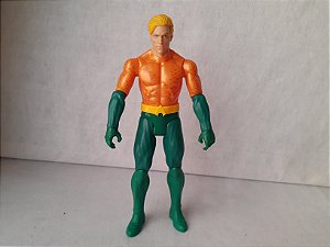 Boneco articulado Aquaman classico DC comics 30 cm  True moves  Mattel