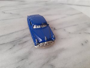 Miniatura de metal carro Doc Hudson Hornet, muda de olhos  do Carros  Disney 9 cm