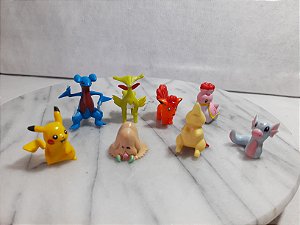Pokémon.  ., Lote de 8 variados incluindo Picachu, mede entre 2,5 e 4 cm