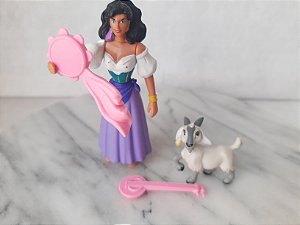 Miniatura Disney Esmeralda articulada na cintura e braços 12 cm+pandeiro e banjo e cabra Djali  5 cm de altura