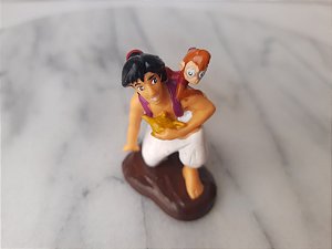 Miniatura Disney Aladim segurando lâmpada mágica e com Abu nos ombros , 6 cm, jl