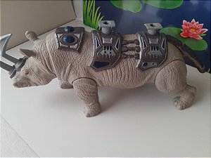 Rinoceronte Cyber Rhyno do Max Steel sem encaixe nas costas