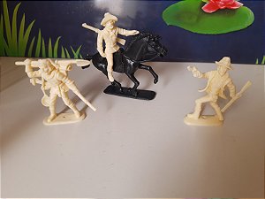 Anos 80, Figuras plásticas Forte Apache Gulliver  , 3 bonecos brancos e 1 cavalo preto usadas