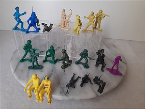 Figuras plásticas soldados, lote de tamanhos, cores,posições variadas, sem marca
