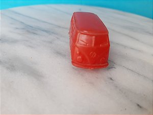 Miniatura de plástico soprado de Kombi VW vermelha, marca Mimo,5,6 cm