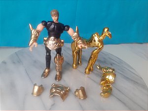 Boneco cavaleiro do zodíaco cabelo cinza, algumas peças da armadura , Bandai 1987
