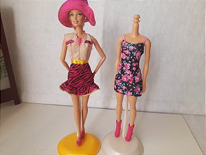 Vestidos Botas e chapéu da Barbie fashion cartela