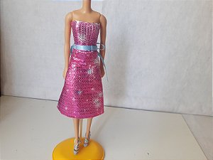 Vestidos paetês e sapatos da Barbie fashion cartela