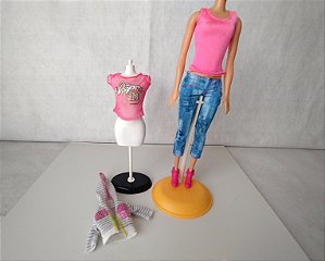 Roupa  da Barbie fashion cartela detalhes rosa neon