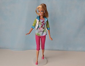 Barbie engenheira de computação incompleta, usada