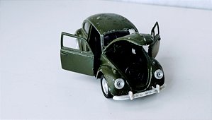 Miniatura de metal Fusca classical beetle 1967, escala 1/32, verde oliva, com abertura porta mala e portas, para reparo