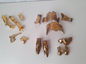 Acessórios de metal e plástico cavaleiros do zodíaco , 13 peças, usados