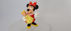 Miniatura Disney Minnie com boneca nos braços , pintada a mão, Bully ,anos 80, 6 cm