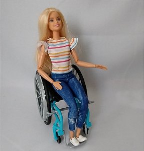 Barbie fashionistas na cadeira de rodas N132, usada