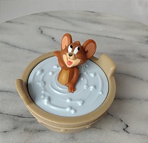 Jerry na hora do banho do Tom e Jerry Hanna Barbers, col. McDonald's 2021