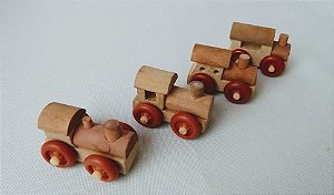 Trens de madeira , lote de 4 variados, coleção Kinder ovo, usados