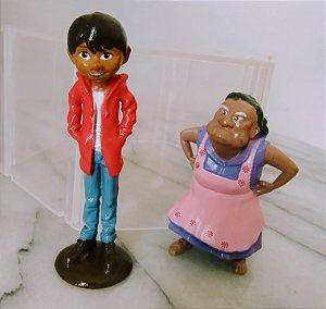 Miniatura Disney Miguel Rivera 8cm e Abuelita Elena 5 cm do A vida é uma festa