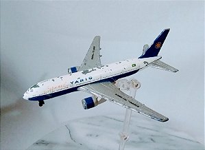 Miniatura de metal Boeing 767 300ER Varig usada 13 cm comprimento 12 cm envergadura