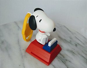 Brinquedo McDonald's 2018 Snoopy na máquina de escrever, usado