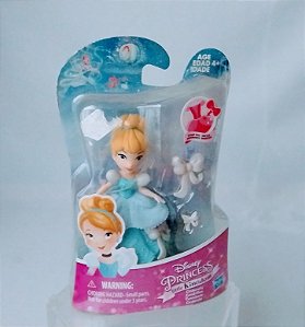 Miniatura princesa Cinderela do pequeno Reino Hasbro na embalagem lacrada .n
