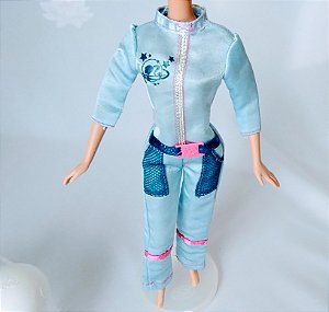 Macacão, capacete , botas da Barbie astronauta Mattel 2011 usados
