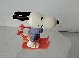 Miniatura de vinil vintage 1966 de Snoopy esqui , 5 cm , esquiando na neve, United Feature syndicate