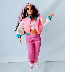 Barbie Extra #13 Mattel 2022, roupa customizada, R$ 120,00