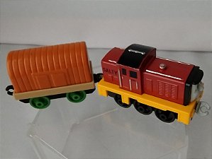 Locomotiva de metal Salty e vagão de gado de  plástico, versão carry along, coleção Thomas e amigos Mattel 2013