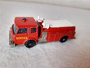Miniatura de metal Matchbox / Lesney series nº 29 Fire Pumper Truck fabricado na Inglaterra - falta uma escada branca lateral   1:64