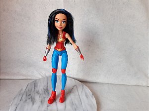 Boneca Mulher Maravilha treinamento coleção super hero girls DC comics, 30cm faltam tiaram e capa