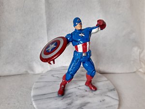 Boneco articulado nos braços e logo acima da cintura do capitão América com fala e ruído  Marvel 25cm