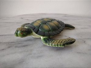 Miniatura de vinil estática de tartaruga marinha , verde com ambar, sem marca identificável, de 1991  - 11cm de comprimento