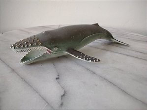 Miniatura de borracha de baleia jubarte com pintas brancas  sem identificação de marca , 15cm de comprimento