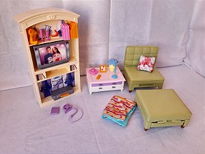 Móveis para bonecas Barbie, sala de estar com sistema de som ( TV, discman, toca fitas) e acessórios , Mattel 2002