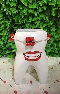 Porta escovas em forma de dente com aparelho dentário Modelo Sorriso